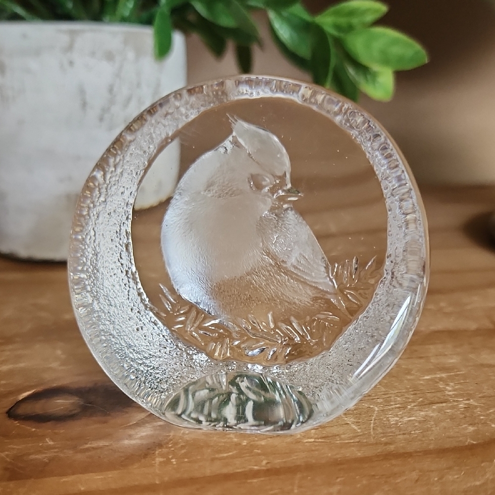 Vintage Mats Jonasson Sweden Signature Collection cardinal Bird Paperweight